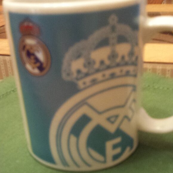 REAL MADRID FC Authentic Mug - Picture 1 of 8